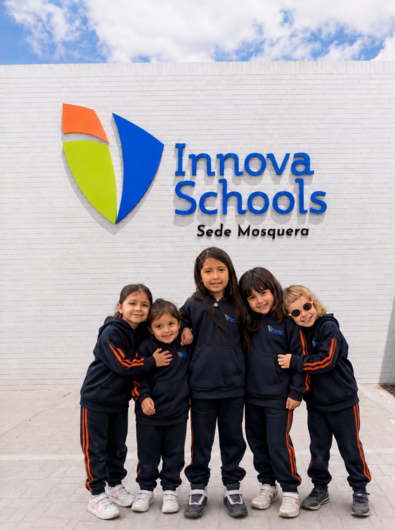 Niños y niñas disfrutando y aprendiendo en Innova Schools Tunja — educación para la vida real
