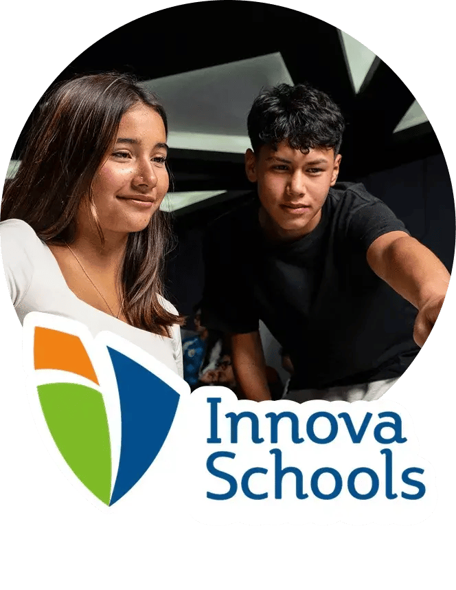 Niños y niñas disfrutando y aprendiendo en Innova Schools Tunja — educación para la vida real