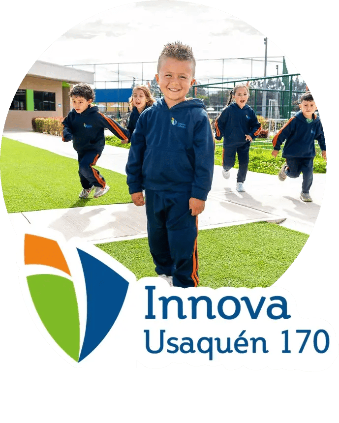 Niños y niñas disfrutando y aprendiendo en Innova Schools Tunja — educación para la vida real